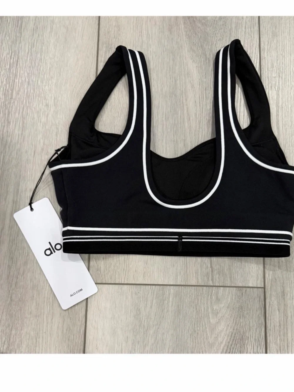 ALO Yoga Airbrush Heart Throb Bra in Black with White Trim. *NWT*
